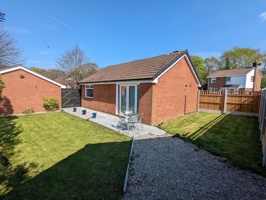 The Kilsyth,Detached Bungalow Warrington Bagian luar foto